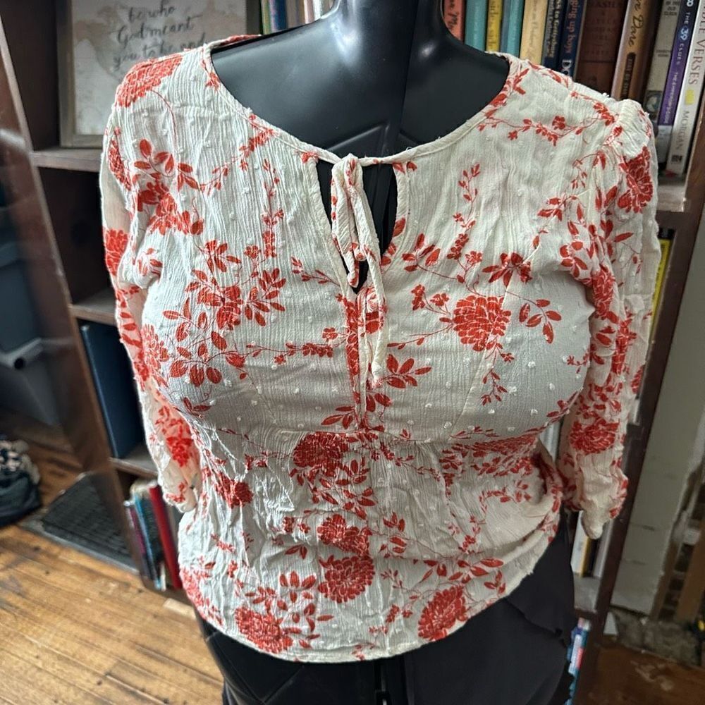 Papermoon Stitchfix red & white peony XS keyhole flowy blouse